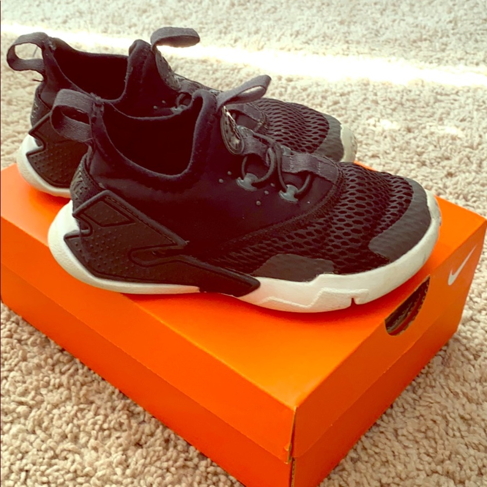 Kids Black Nike Hurache Athletic Shoes - No Tie